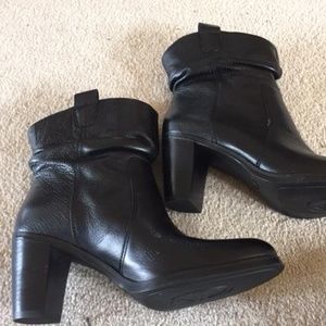 New!  Joan and David  Circa Leather Boots Size 6